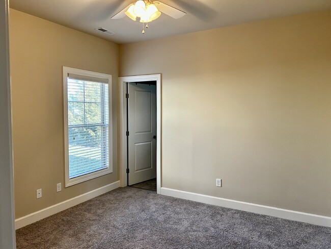 Building Photo - 2BD 2BA ONE LEVEL CONDO IN ALGOOD