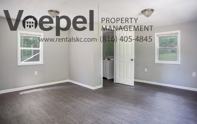 Building Photo - 3 Bedroom 1.5 Bath Fully Renovated Home