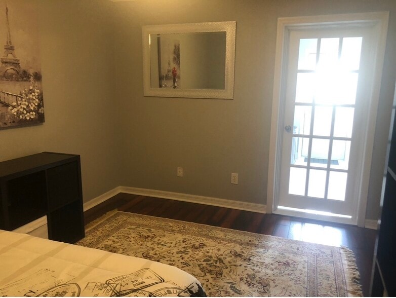 Building Photo - 656 English Lake Dr