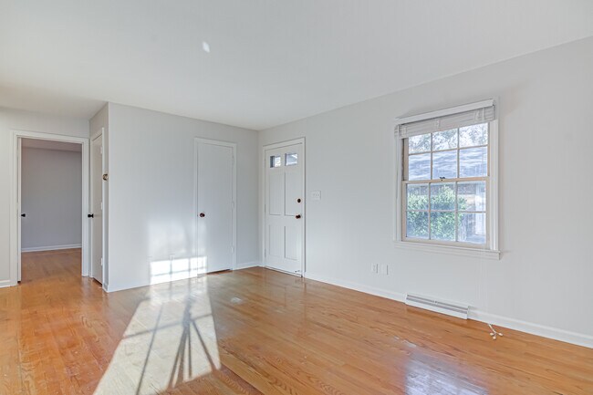 Building Photo - 805 Trenton St