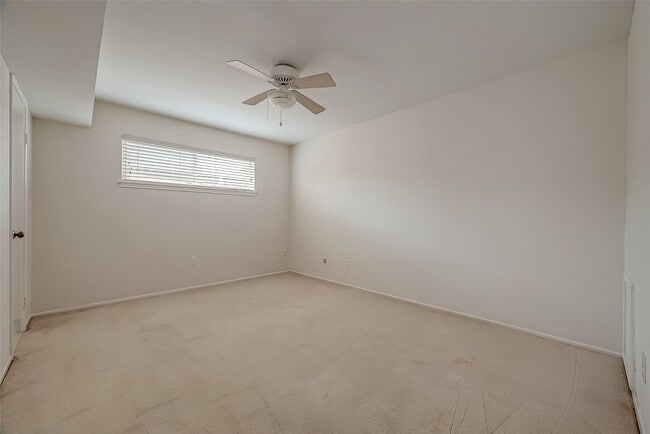 Building Photo - 6402 Del Monte Dr