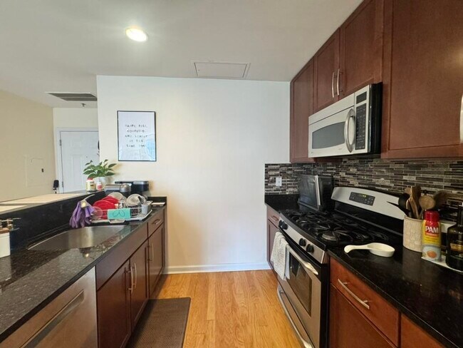 Building Photo - 659 1st St