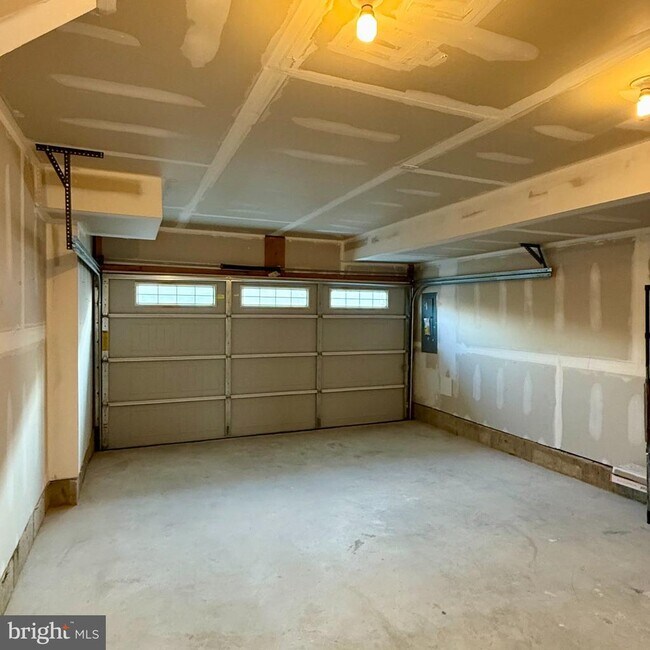 Building Photo - 153 Mercer Ct