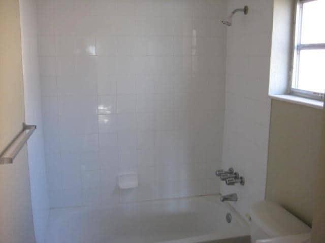 Building Photo - 770 SE 2nd Ave