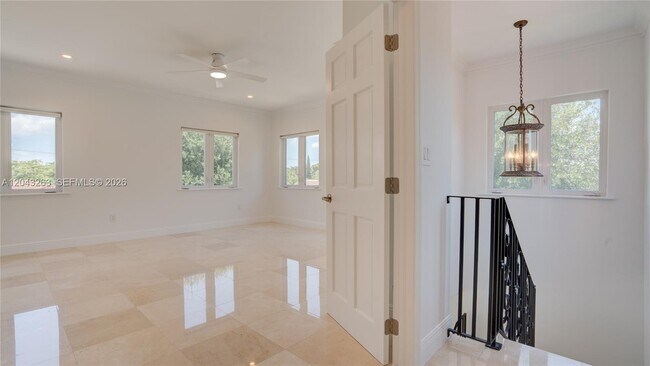 Building Photo - 500 SW 51st Ct