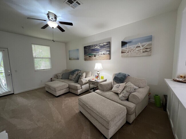 Building Photo - Gorgeous Townhome near Downtown Ventura & Beaches