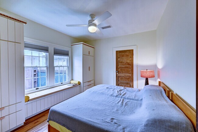 Building Photo - 3715 Avenue S 1/2