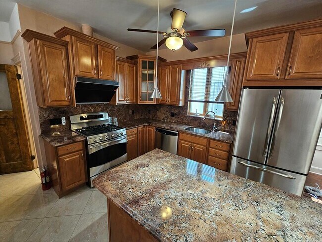 Building Photo - 136 Bay Ridge Ave