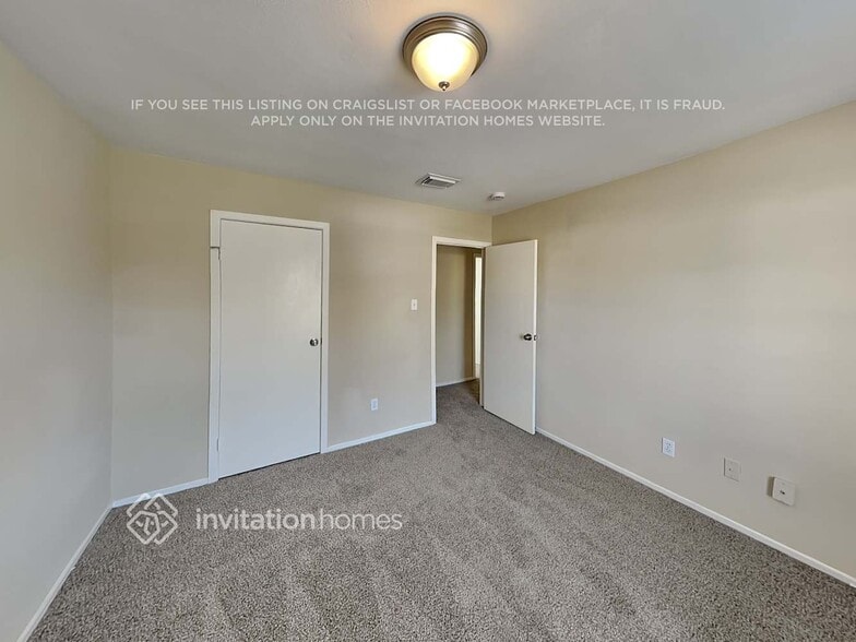 Building Photo - 2022 Oak Shores Dr