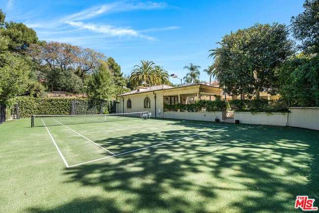 Building Photo - 70 Beverly Park St