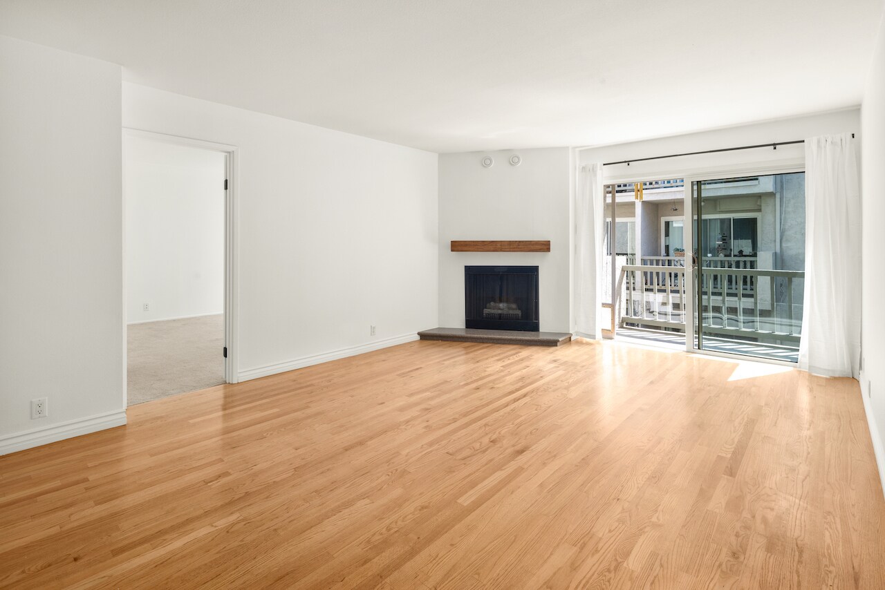 Living room / balcony - 8740 Tuscany Ave