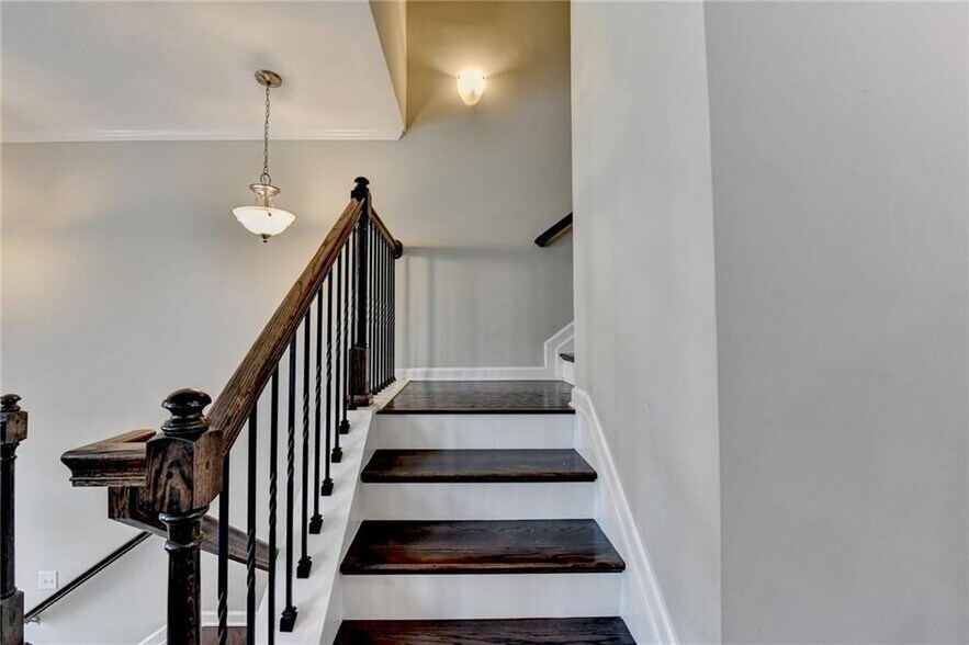 Building Photo - 810 Sunset Park Dr