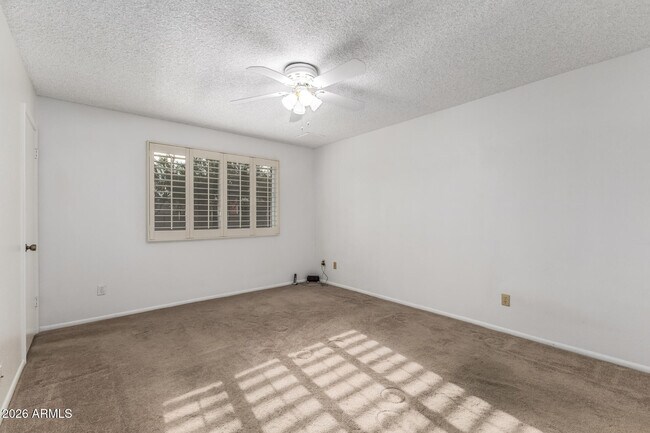 Building Photo - 3541 E Dahlia Dr