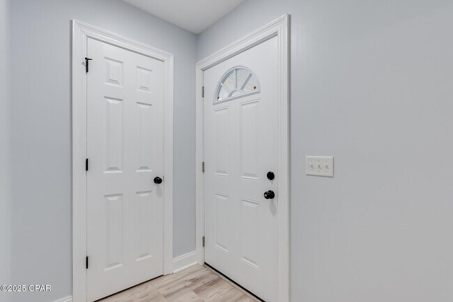 Building Photo - 1307 Calabria Rd