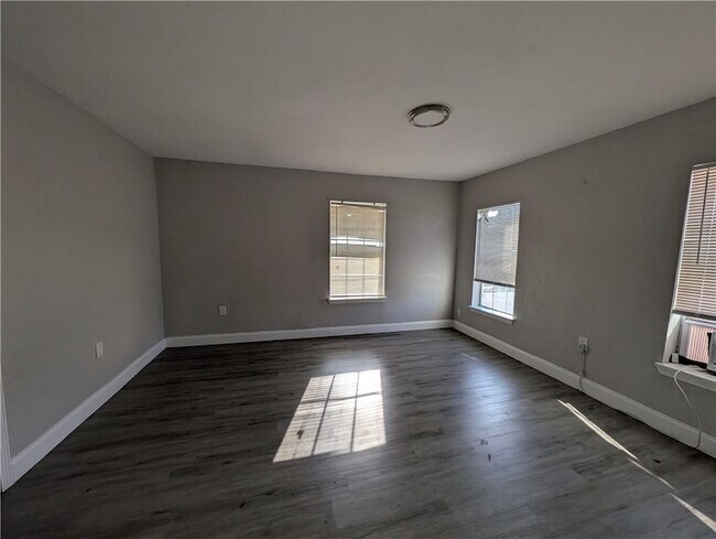 Building Photo - 1539 10th St