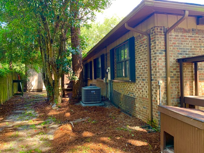 Building Photo - 317 Somerset Dr