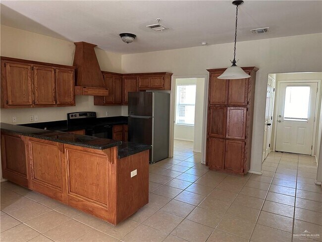 Building Photo - 19 West Dr