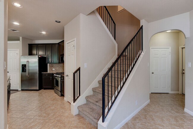 Building Photo - Immaculately Maintained 2/2.5 Townhome In ...