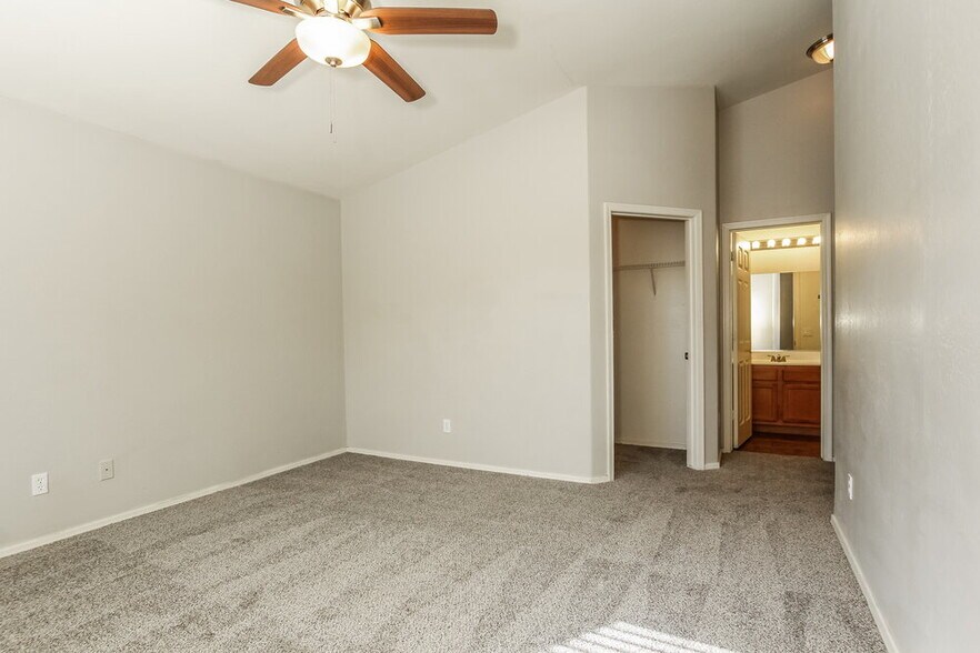 Building Photo - 3329 W Wayland Dr