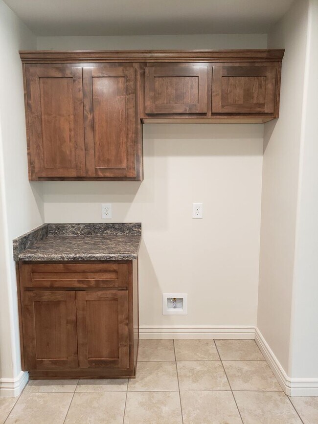 Building Photo - Gorgeous 4 bedroom for rent