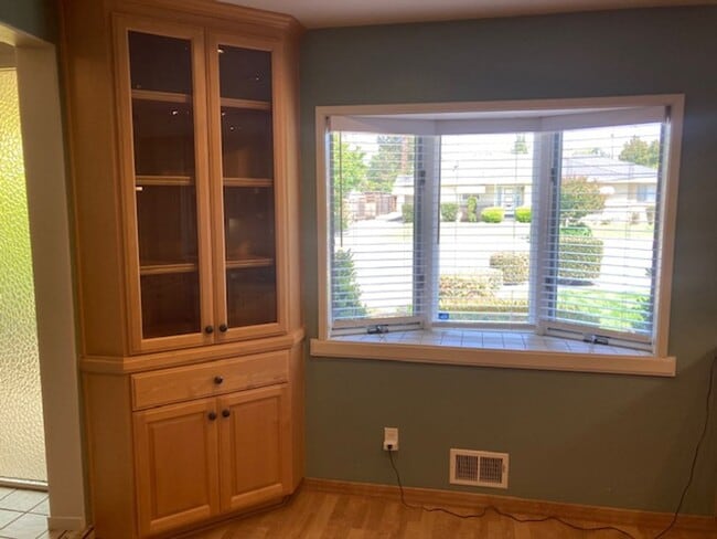 Building Photo - Rare Willow Glen Gem: Spacious 4BR Family Compound on a 9,000+ Sq. Ft. Lot