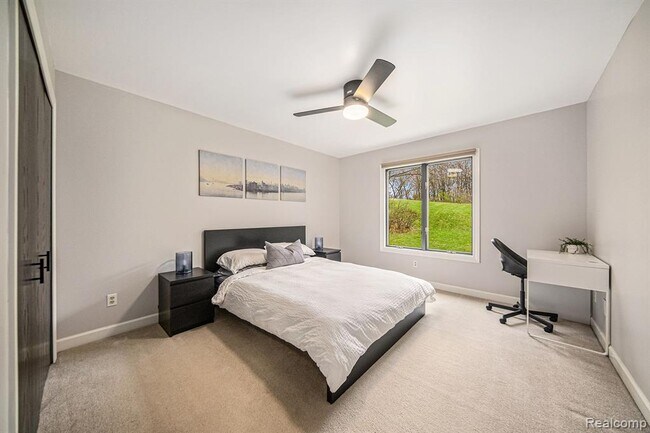 Building Photo - 695 Heritage Dr