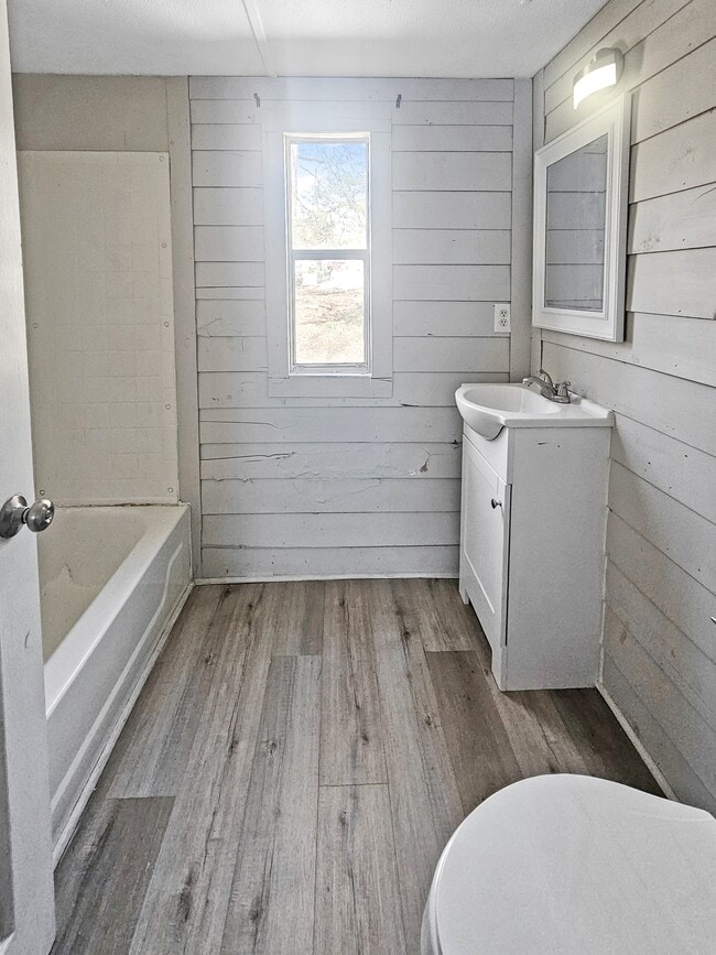 Building Photo - 17 Eldorado Dr