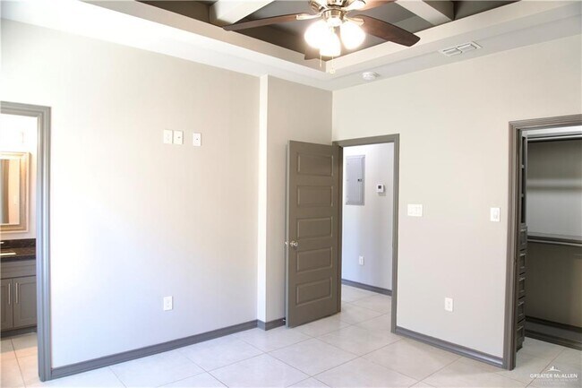 Building Photo - 16 Teague Ave