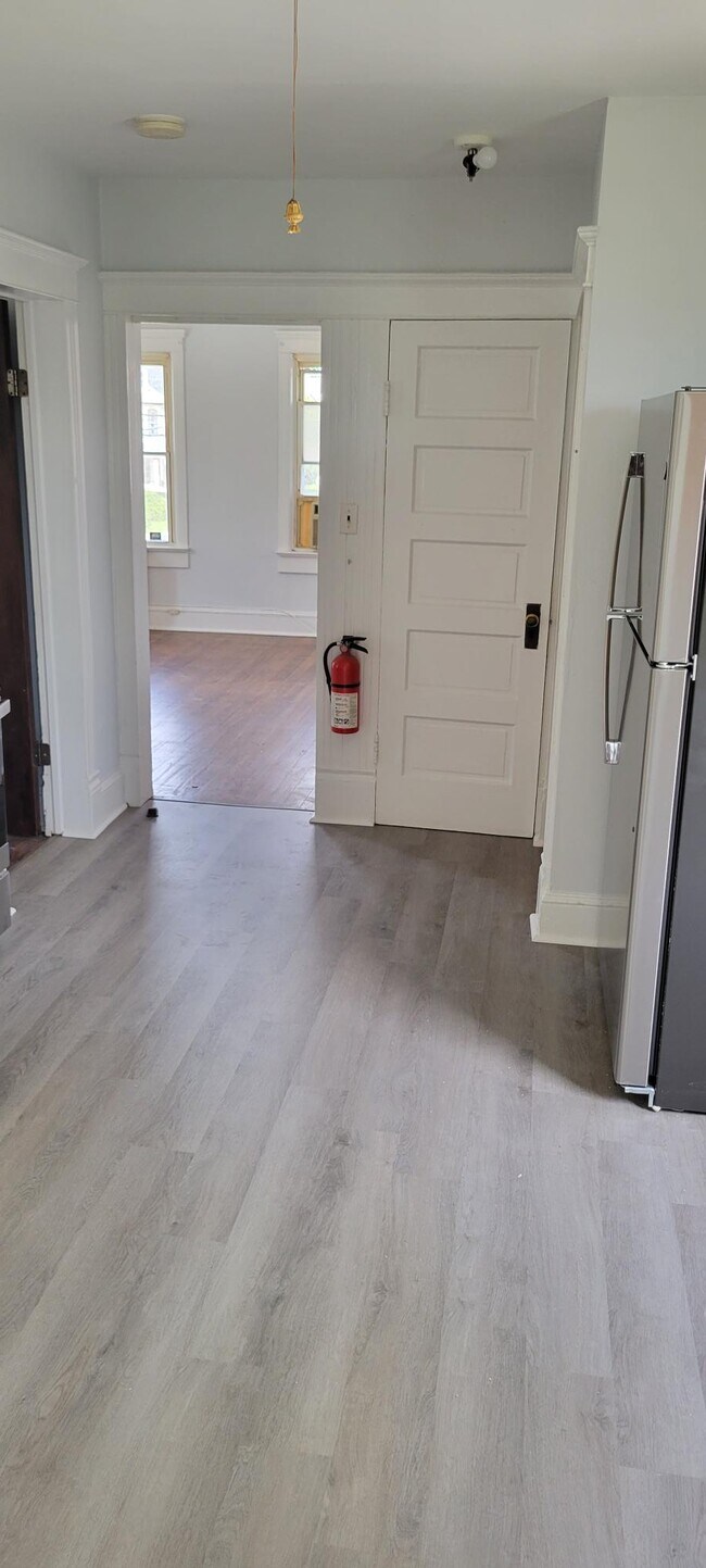 Building Photo - 108 Clay St