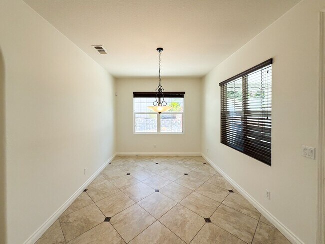 Building Photo - ~Temecula's Wolf Creek Community~ Beautifu...