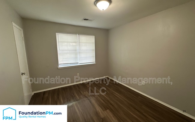 Building Photo - 1056 Hudson St