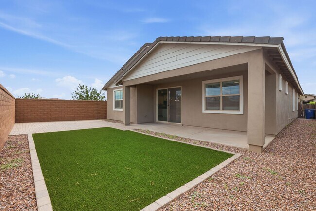 Building Photo - Stunning Queen Creek Home – Modern Comfort...