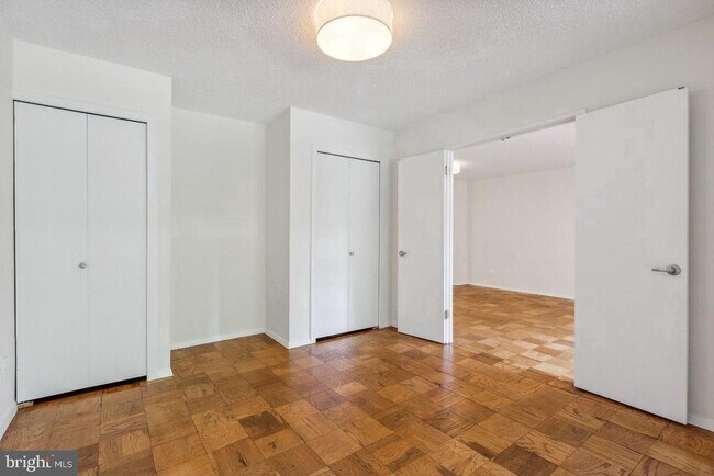 Building Photo - 5225 Pooks Hill Rd