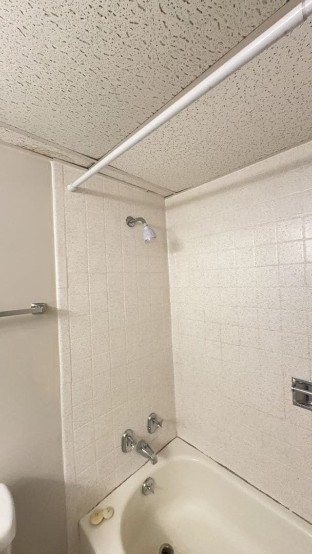 Building Photo - STUDIO UNIT #621 Available NOW!!