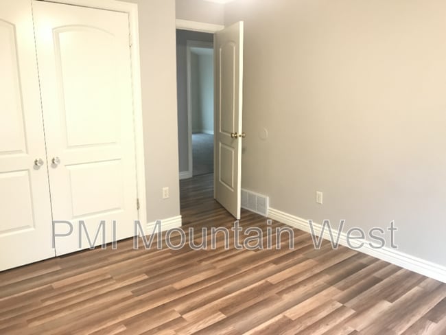 Building Photo - 144 S Mountain Rd