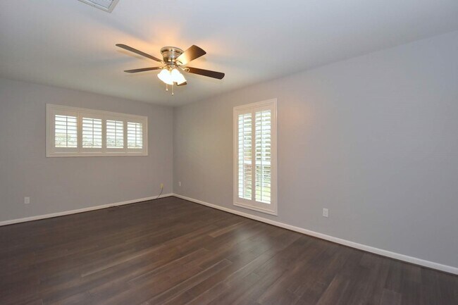 Building Photo - 10802 Meadow Lake Ln