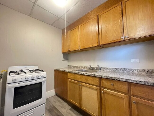 Building Photo - 325 Amherst St