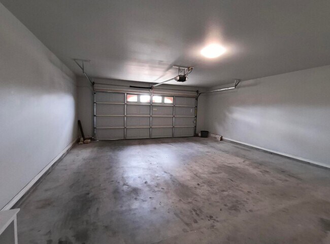 Building Photo - Elegant 3 bedroom, 2 bath home 4 minutes from Goodfellow AFB AVAILABLE NOW!