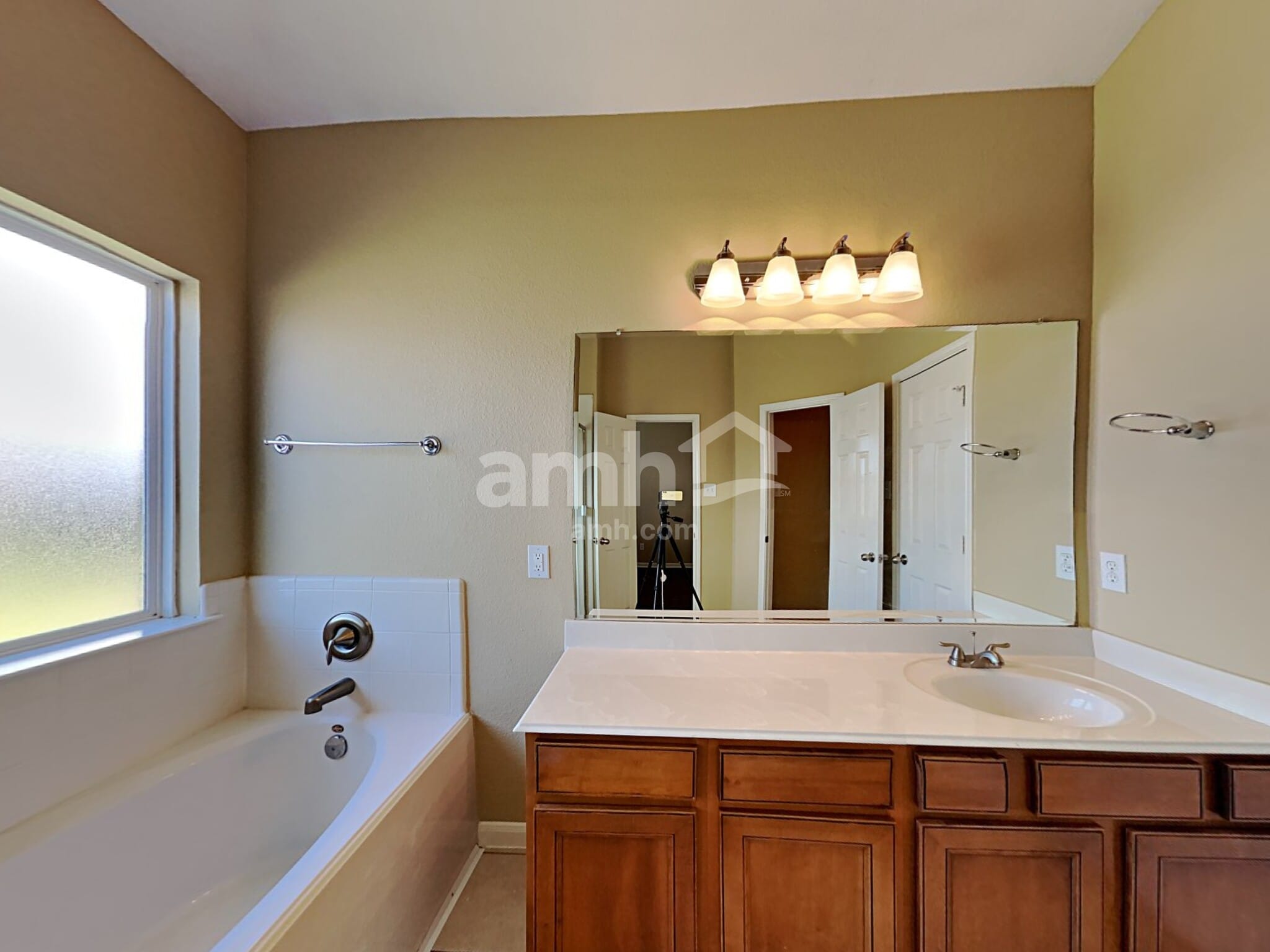 Building Photo - 21367 Village Crossing Ln