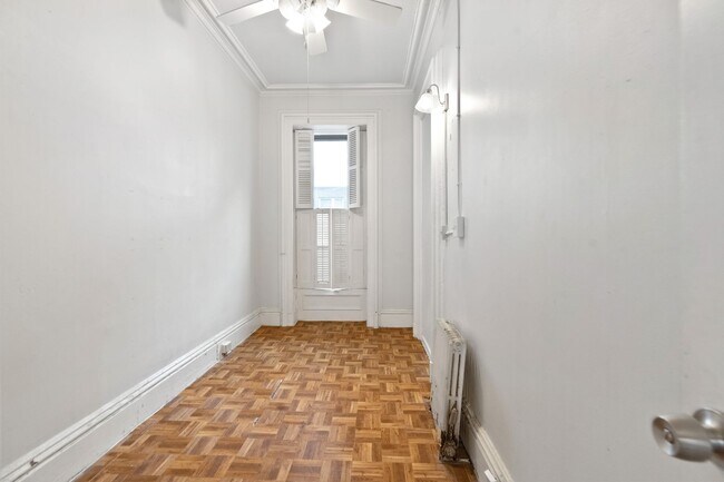 Building Photo - 277 Crown St