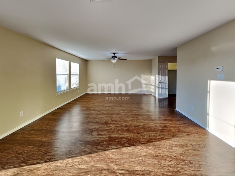 Building Photo - 523 Cormorant