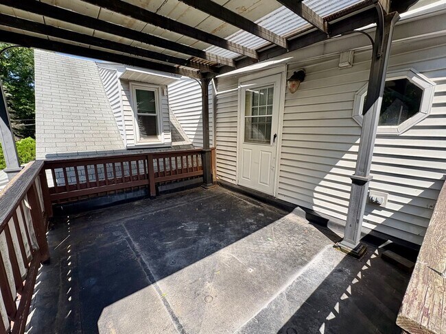 Building Photo - 3630 Colebrook Rd