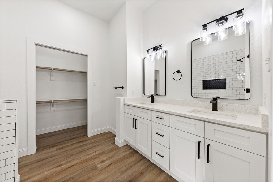 Building Photo - 1279 Bonham St