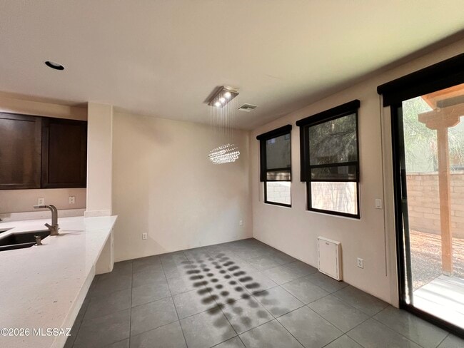 Building Photo - 391 E Calderwood Rd