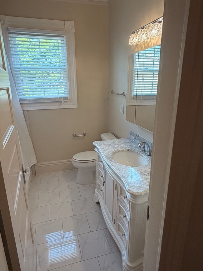 Building Photo - Gorgeous Two Story 3BD/2.5BA w/ Private Fenced in Backyard