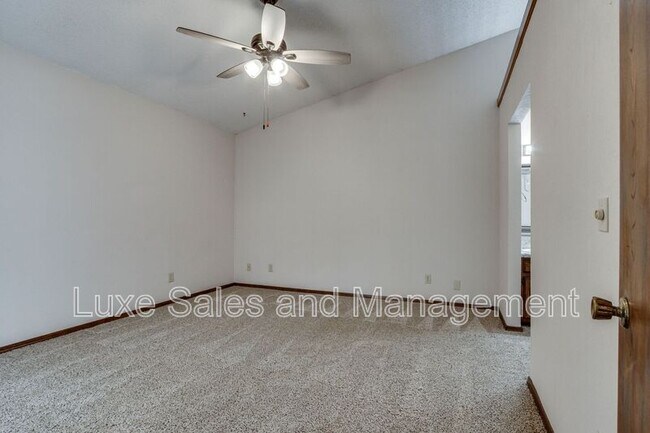 Building Photo - 7713 Doris Dr