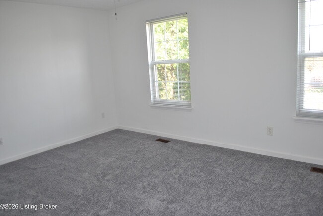 Building Photo - 4118 Hickoryview Dr