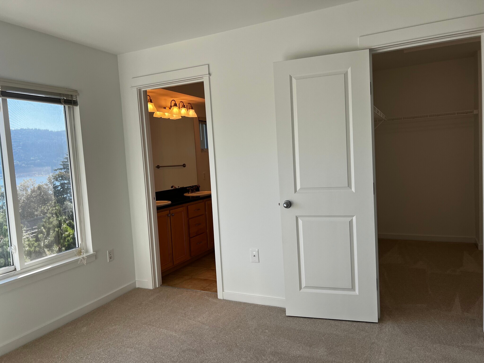 Building Photo - 21269 SE 42nd Pl