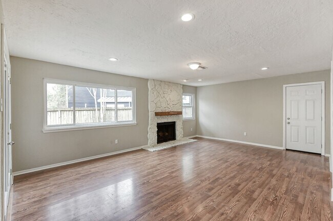 Building Photo - Great house in great neighborhood