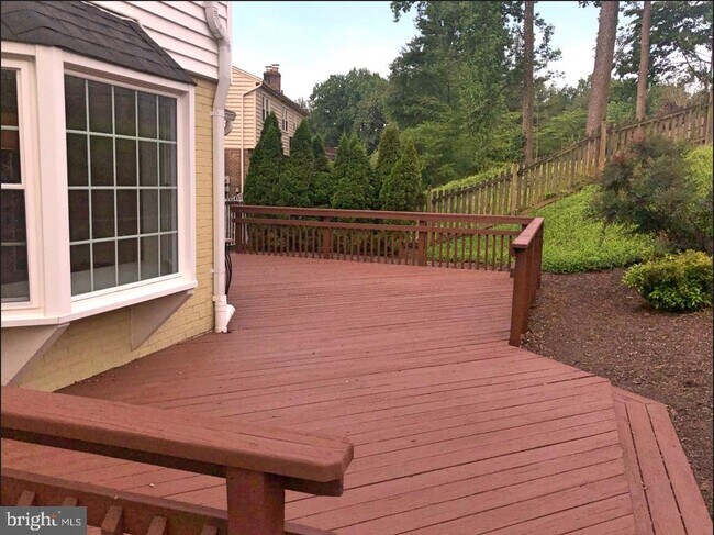 Building Photo - 7327 Yates Ct